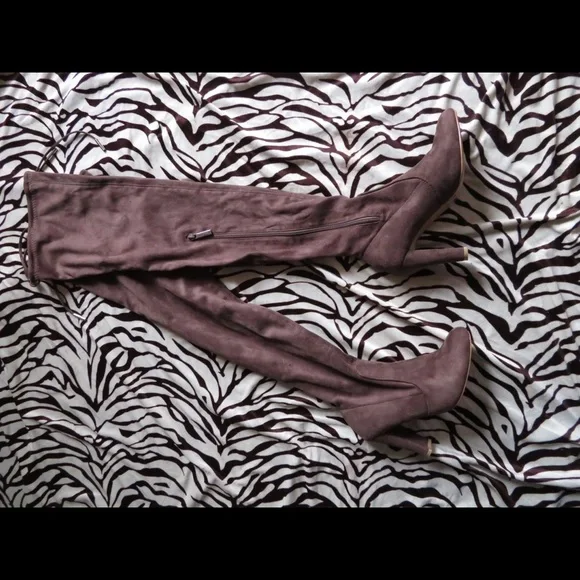 Suede thigh high boots! - Picture 5 of 8